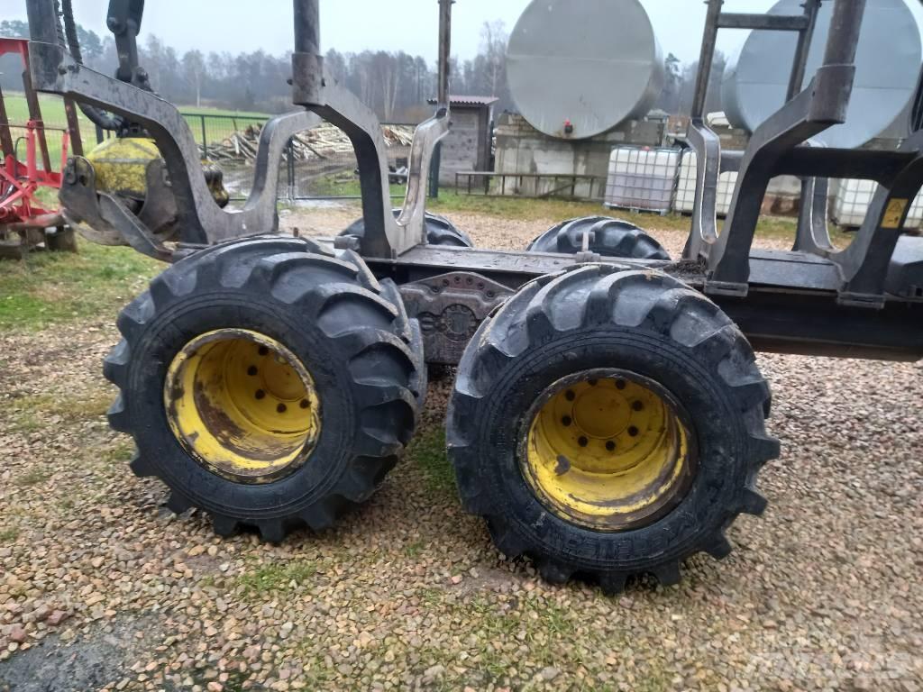 John Deere 810E フォワーダー