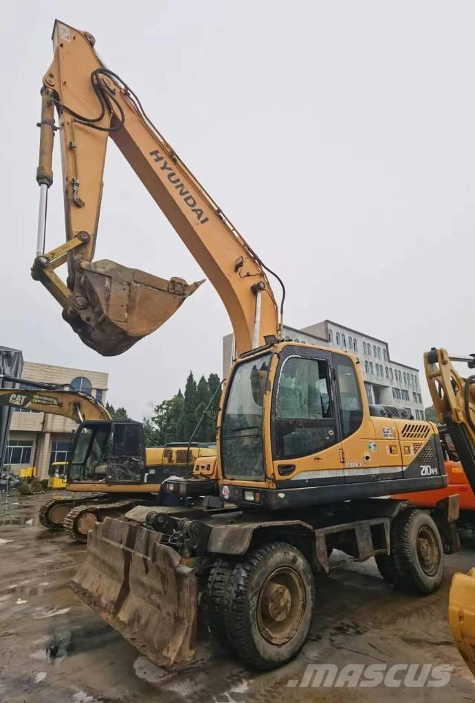 Hyundai R210W-9 ホイール式油圧ショベル（パワーショベル・ユンボ・バックホー）