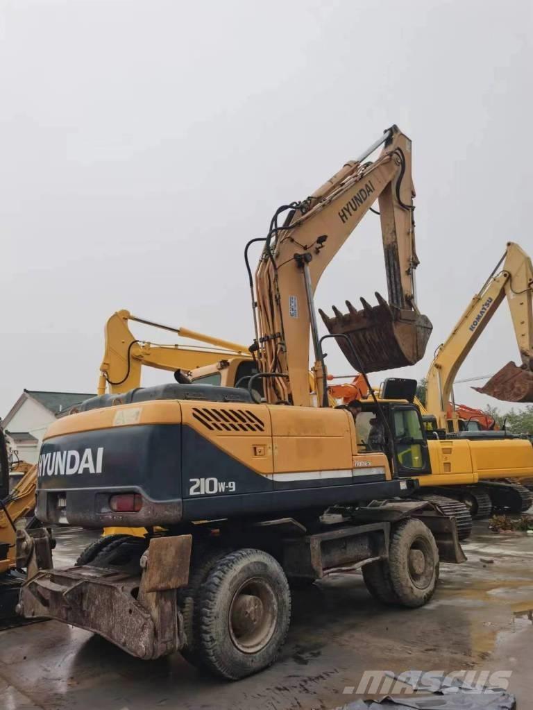 Hyundai R210W-9 ホイール式油圧ショベル（パワーショベル・ユンボ・バックホー）