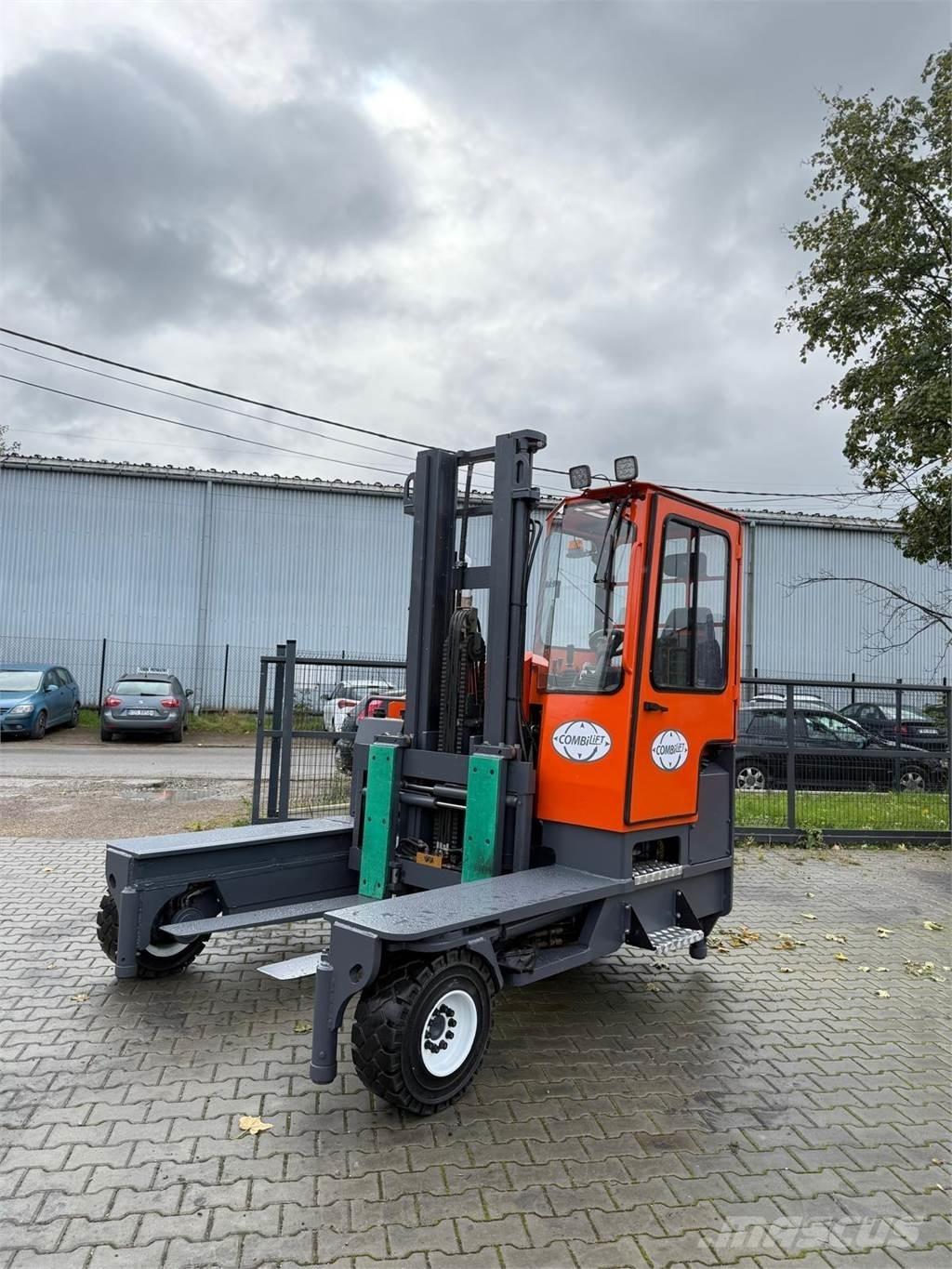 Combilift C5000 XL 全方向リーチ型フォークリフト