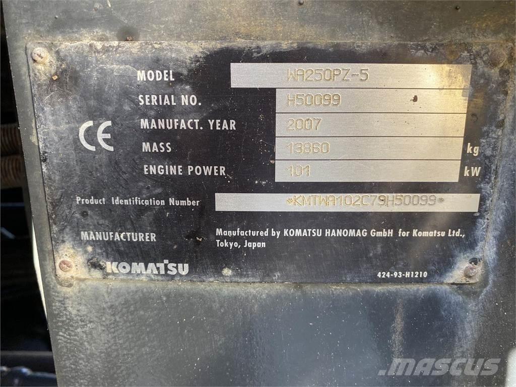 Komatsu WA250PZ-5 ホイールローダー・タイヤショベル