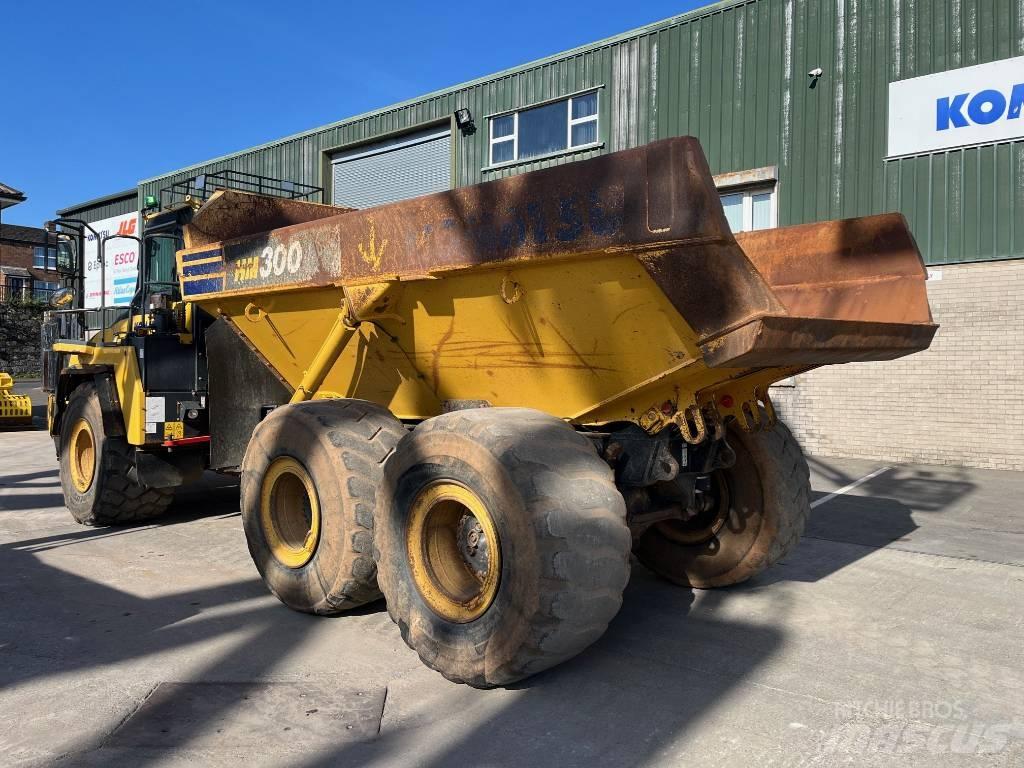 Komatsu HM 300-3 アーティキュレート式ダンプトラック