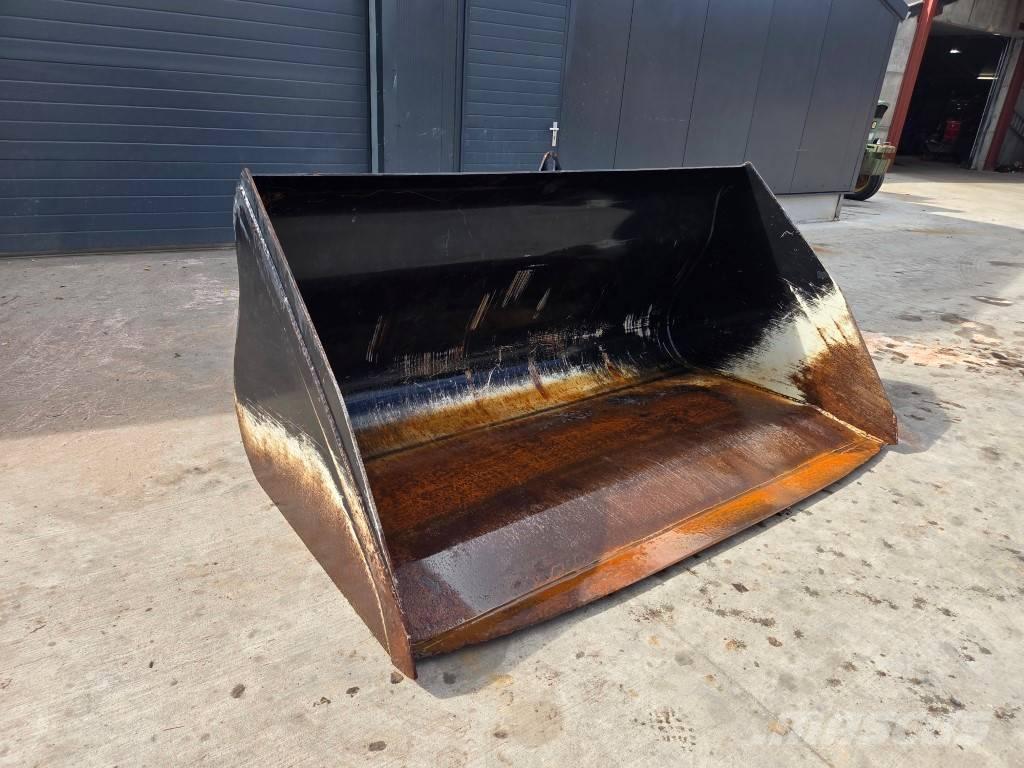 JLG 2450 / 2400 フロントローダーアクセサリー・アタッチメント