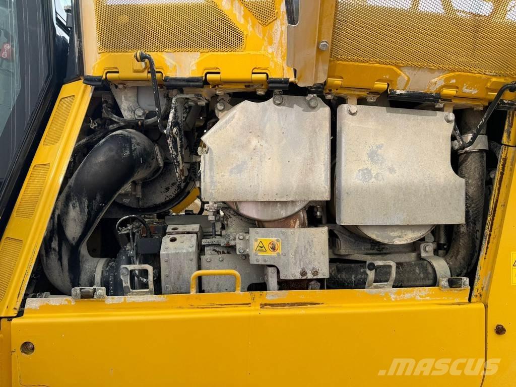 Komatsu D65PXi-18 ブルドーザー