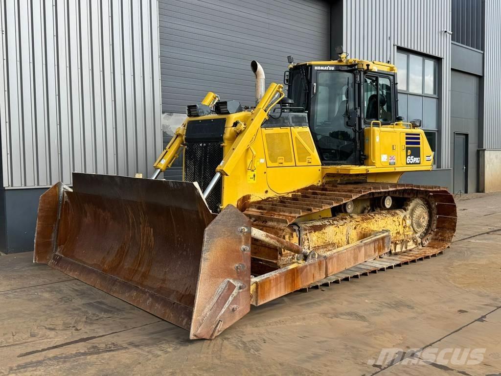 Komatsu D65PXi-18 ブルドーザー