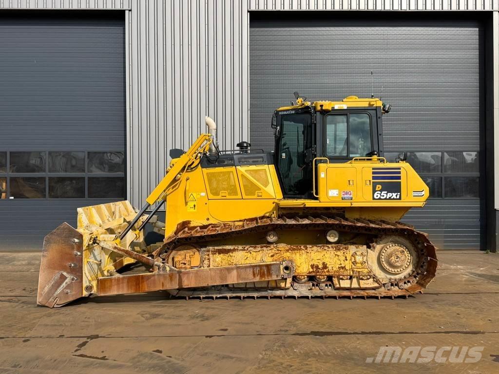 Komatsu D65PXi-18 ブルドーザー
