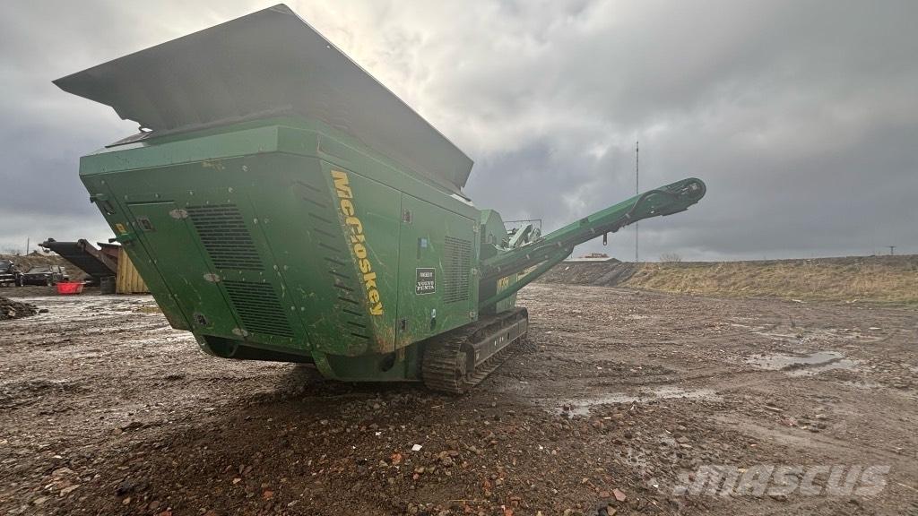 McCloskey J35 自走式クラッシャー