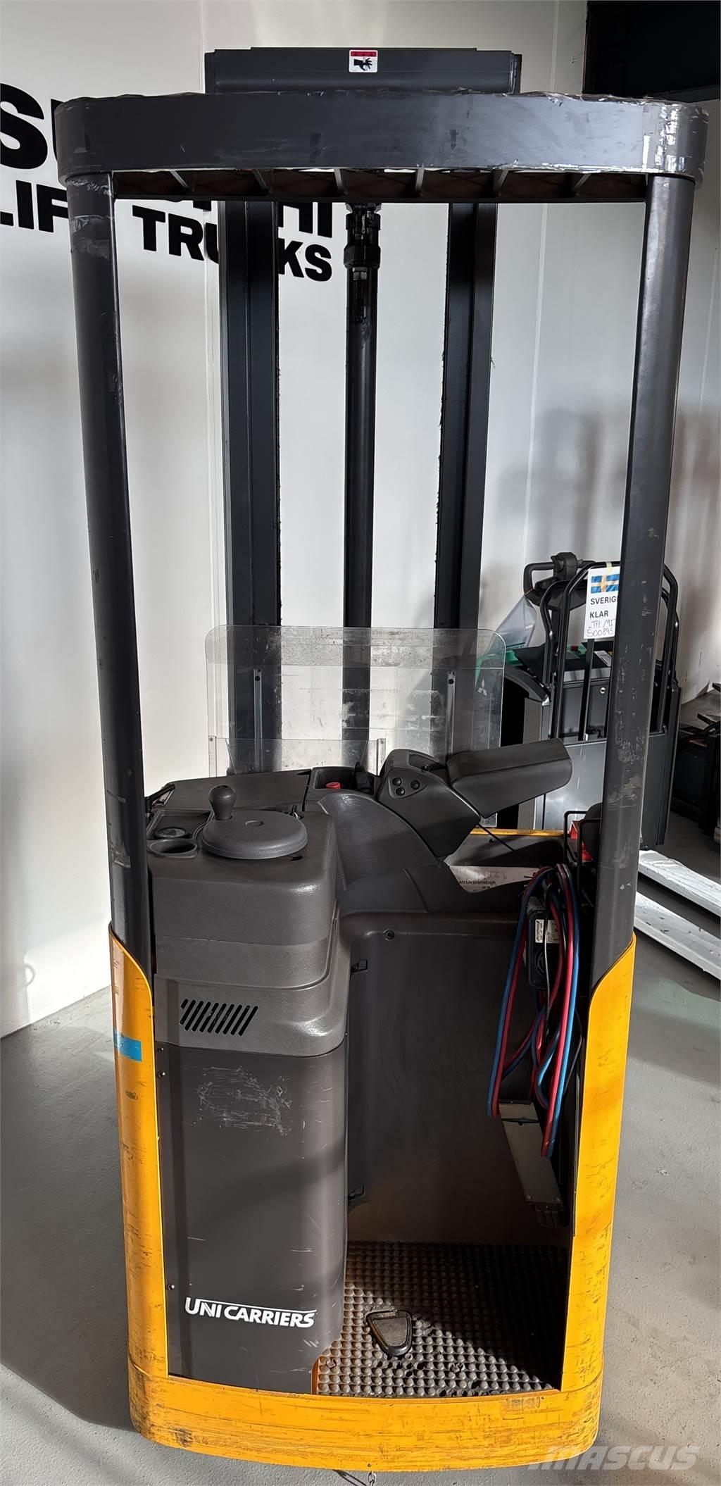 Atlet A160 自走式スタッカー