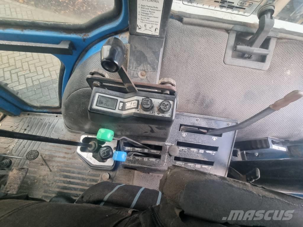 Ford 8210 トラクター