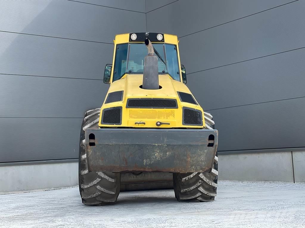 Bomag BW 213 DH-4 振動ローラ