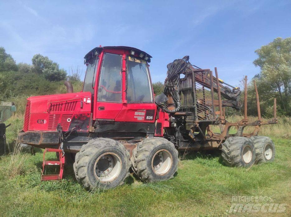 Komatsu 835 フォワーダー