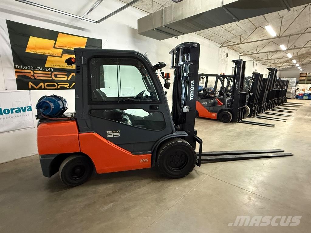 Toyota 02-8 FGJF 35 LPGフォークリフト