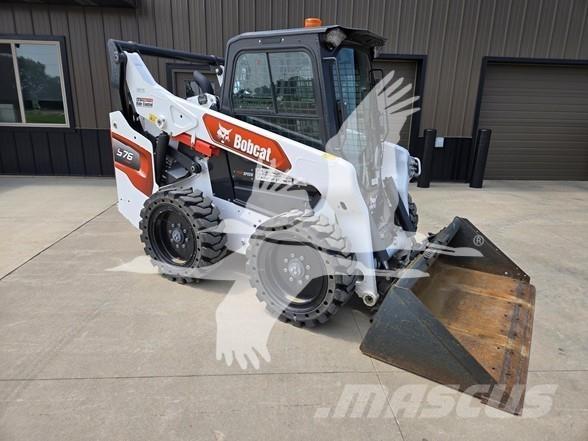Bobcat S76 スキッドステアローダー