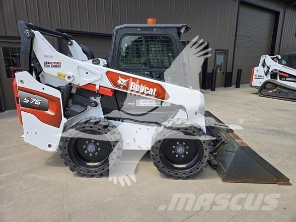 Bobcat S76 スキッドステアローダー