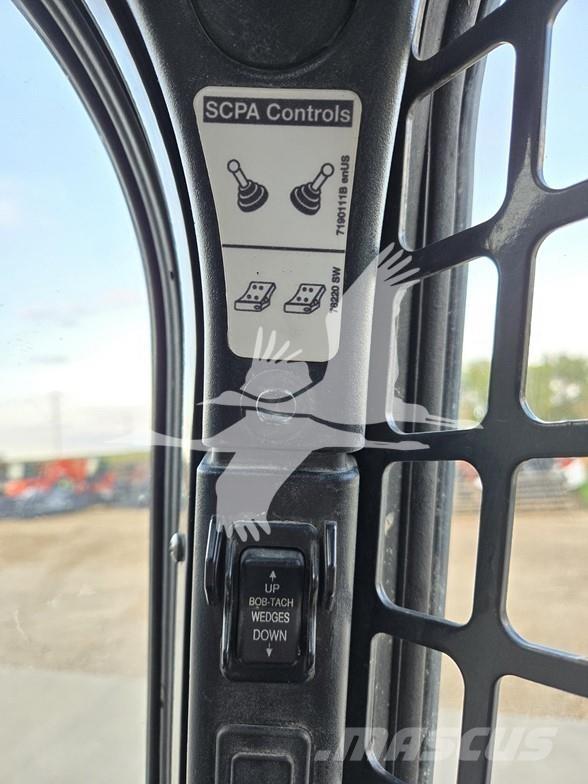 Bobcat T740 スキッドステアローダー