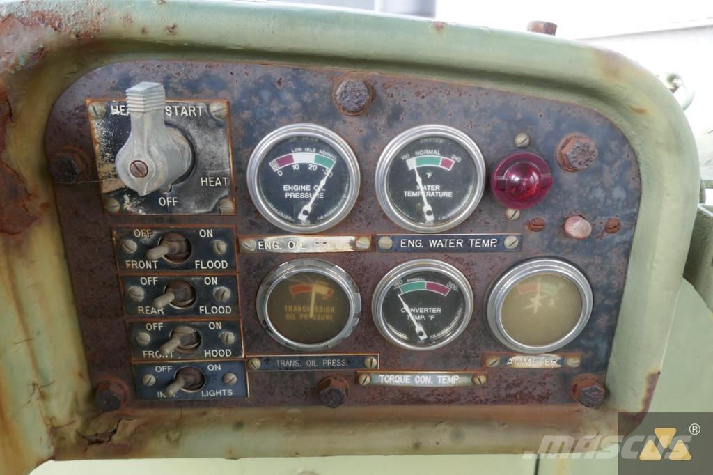 CAT D7F Ex-army ブルドーザー