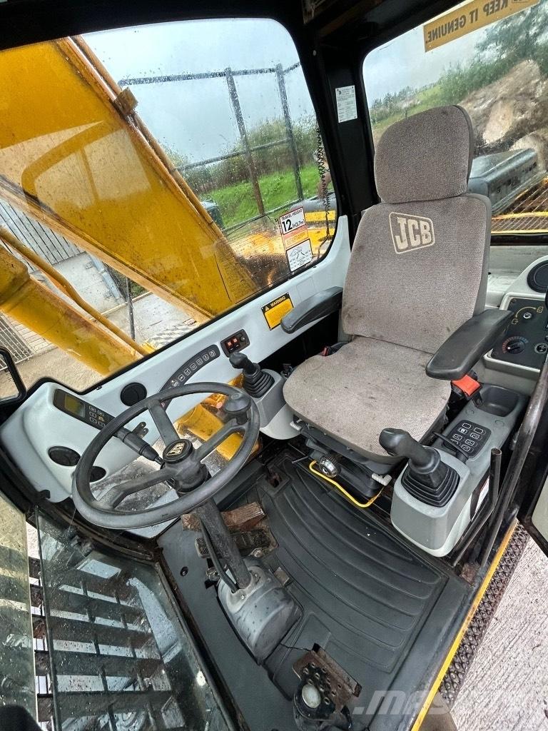 JCB JS 130 W ホイール式油圧ショベル（パワーショベル・ユンボ・バックホー）