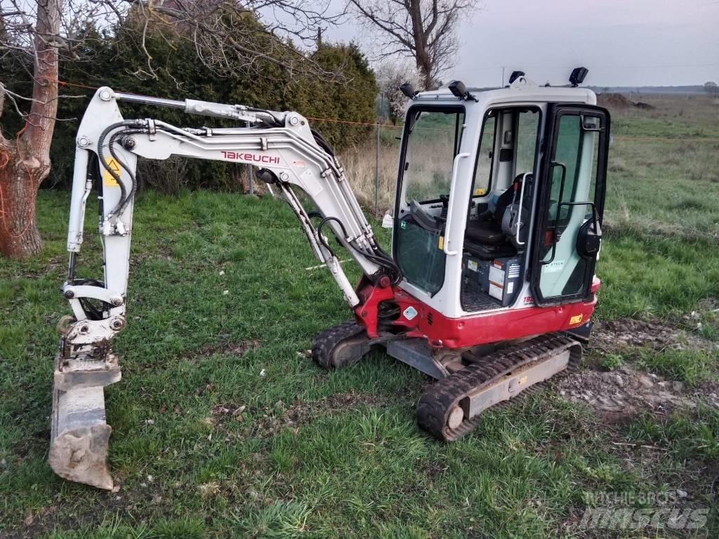Takeuchi TB 225 ミニ油圧ショベル 7t以下（ミニユンボ・ミニディガー）