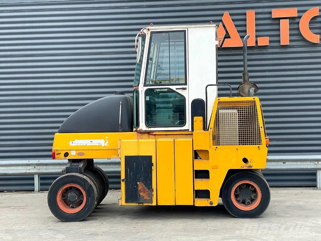 Dynapac CP 142 タイヤローラ
