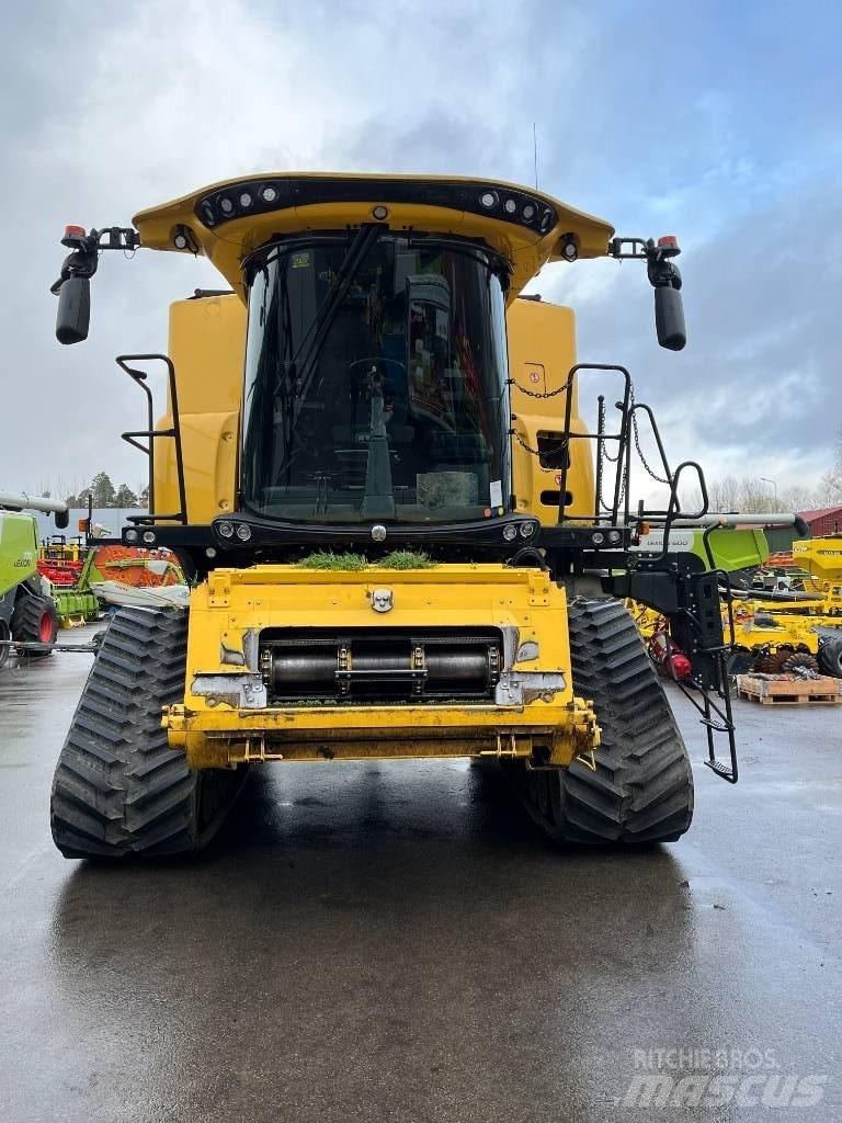 New Holland CR 9.90 コンバイン