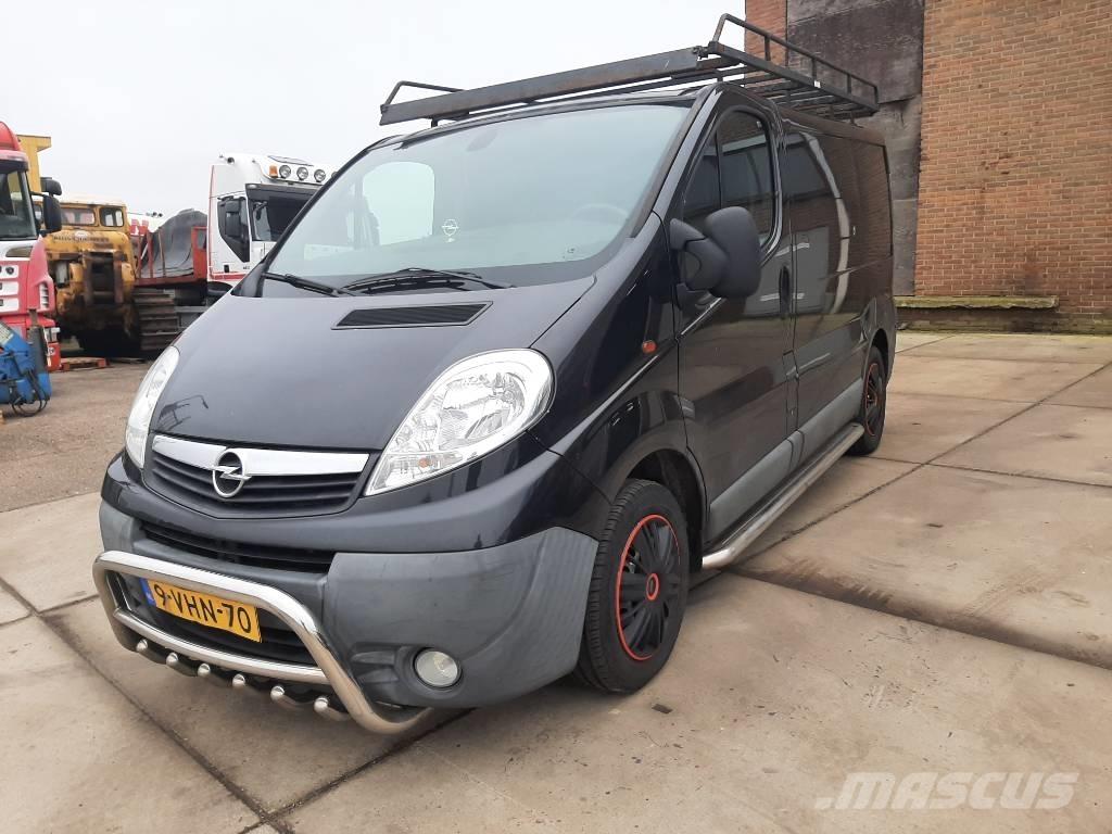 Opel Vivaro パネルバン