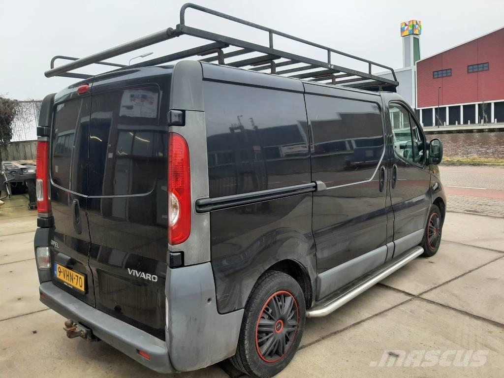 Opel Vivaro パネルバン