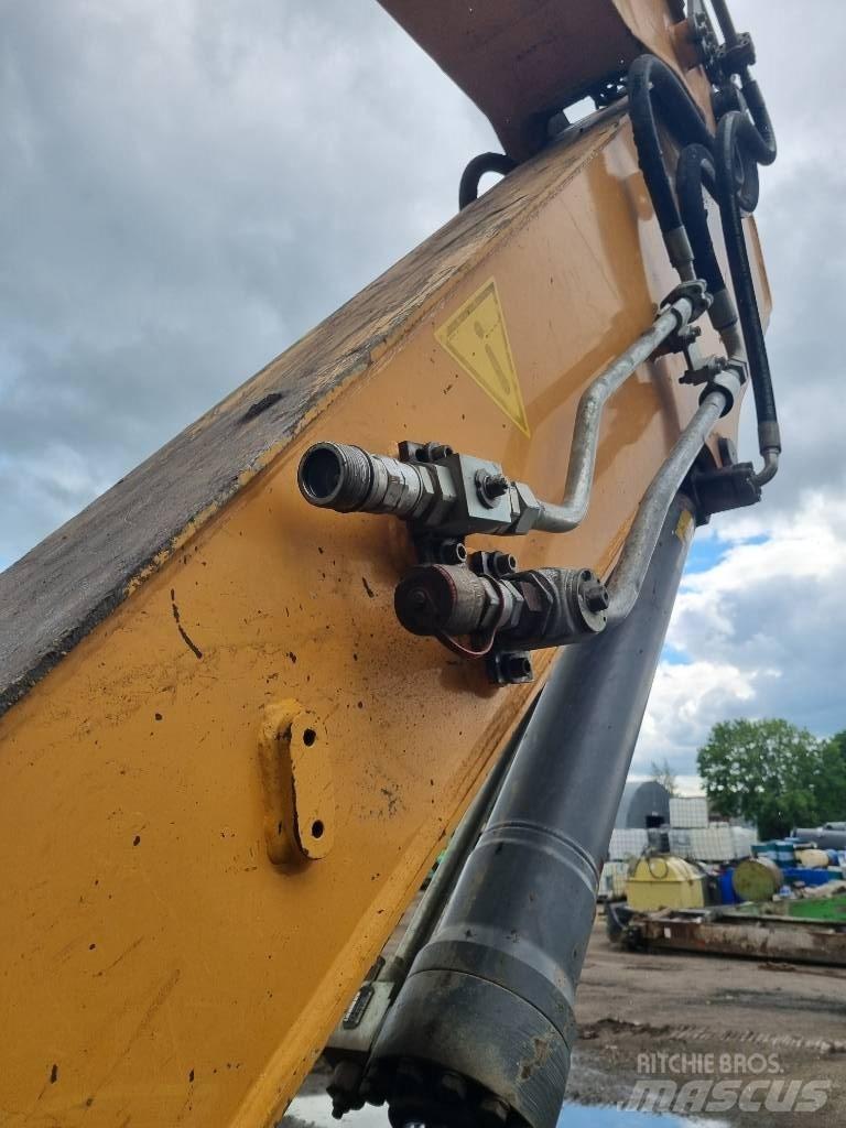 Liebherr R 922 大型油圧ショベル12t以上（パワーショベル・ユンボ）