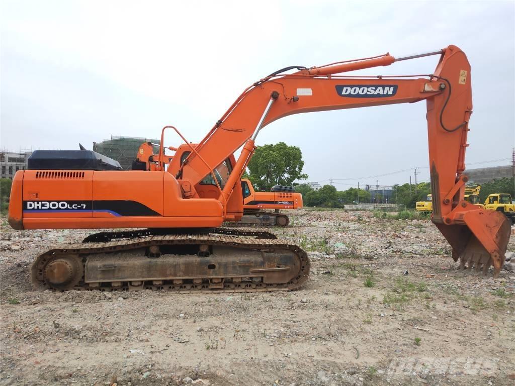 Doosan DH300LC-7 大型油圧ショベル12t以上（パワーショベル・ユンボ）