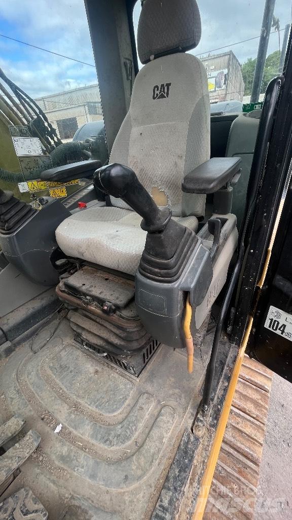 CAT 324 D L 大型油圧ショベル12t以上（パワーショベル・ユンボ）