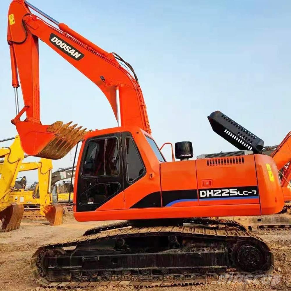 Doosan DH 225 LC-7 大型油圧ショベル12t以上（パワーショベル・ユンボ）