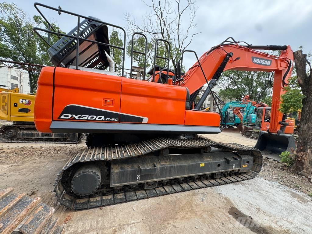 Doosan DX 300 大型油圧ショベル12t以上（パワーショベル・ユンボ）