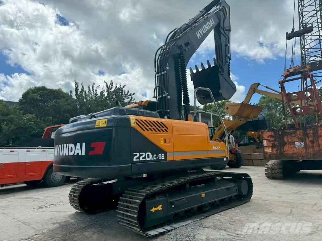 Hyundai r220lc-9s 中型油圧ショベル 7ｔ-12ｔ（ユンボ・パワーショベル・バックホー）