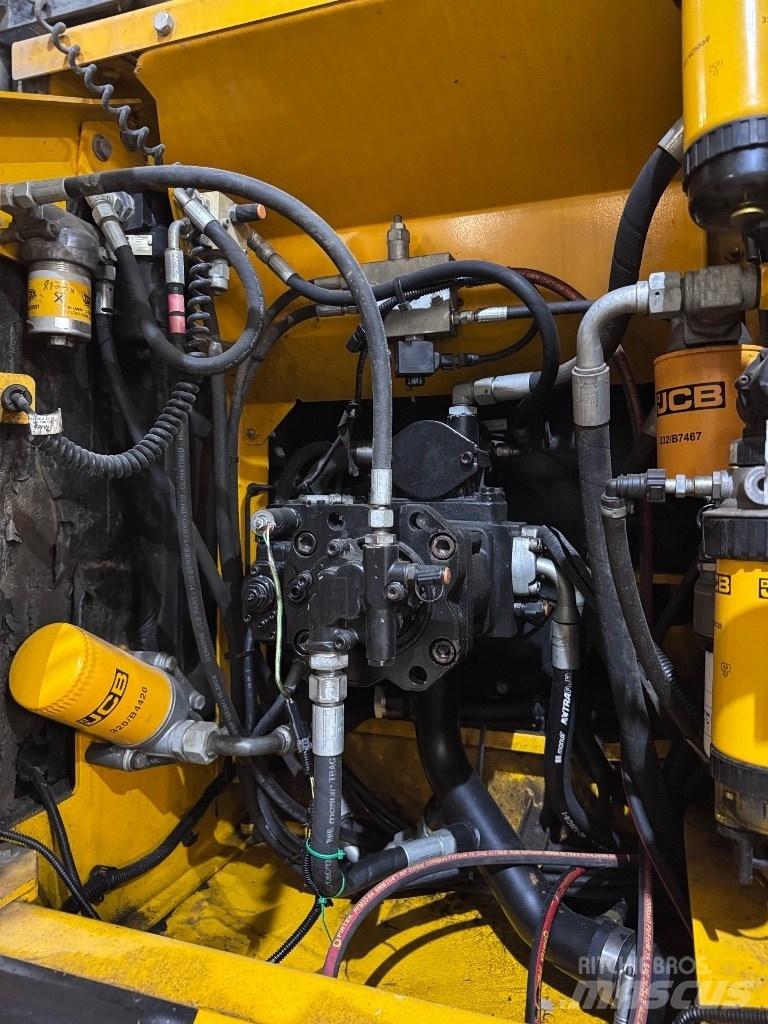 JCB JS 160 W ホイール式油圧ショベル（パワーショベル・ユンボ・バックホー）