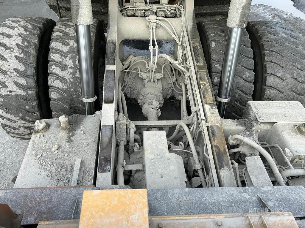Komatsu HD605-7 サイト　ダンプ