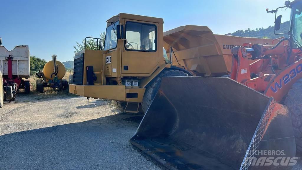 CAT D 30 D アーティキュレート式ダンプトラック