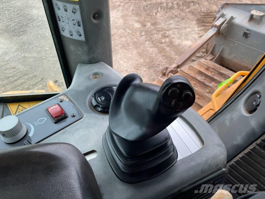 Liebherr PR 746 ブルドーザー