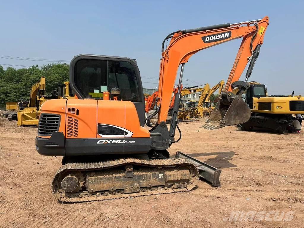 Doosan DX 60 大型油圧ショベル12t以上（パワーショベル・ユンボ）