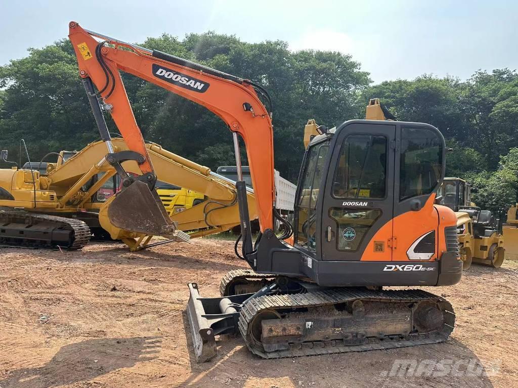 Doosan DX 60 大型油圧ショベル12t以上（パワーショベル・ユンボ）