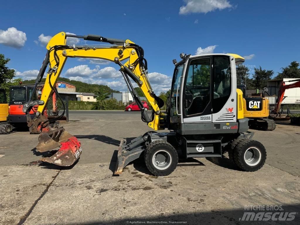 Wacker Neuson EW 65 ホイール式油圧ショベル（パワーショベル・ユンボ・バックホー）