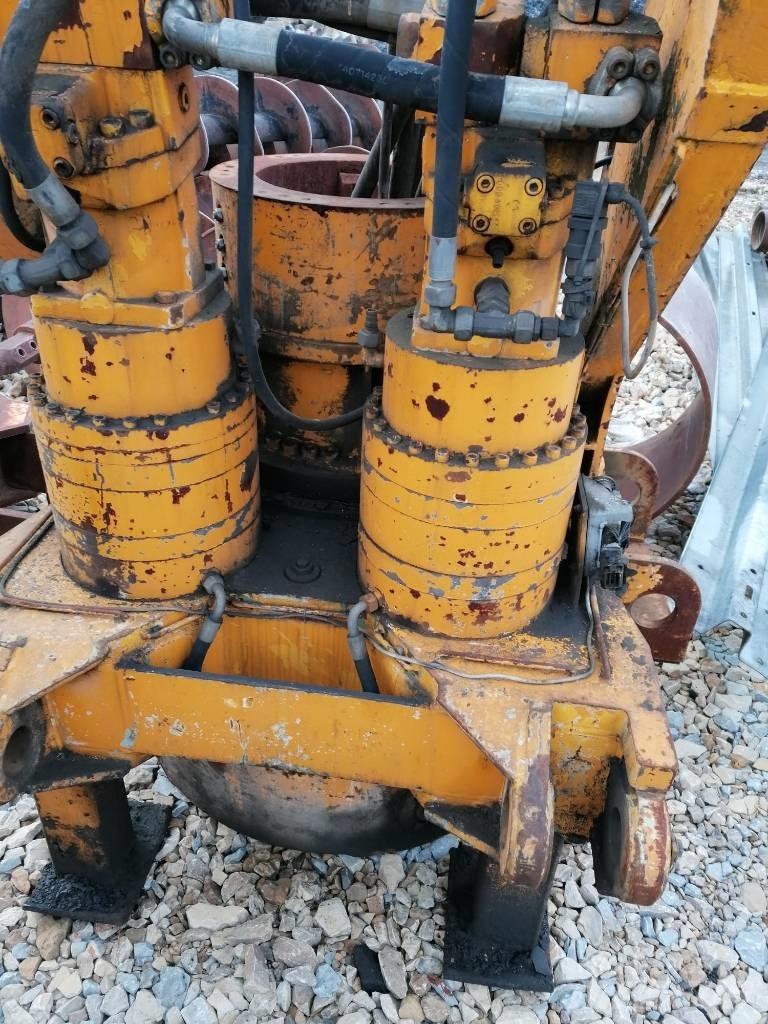 Bauer BG 12 V 杭打ち機