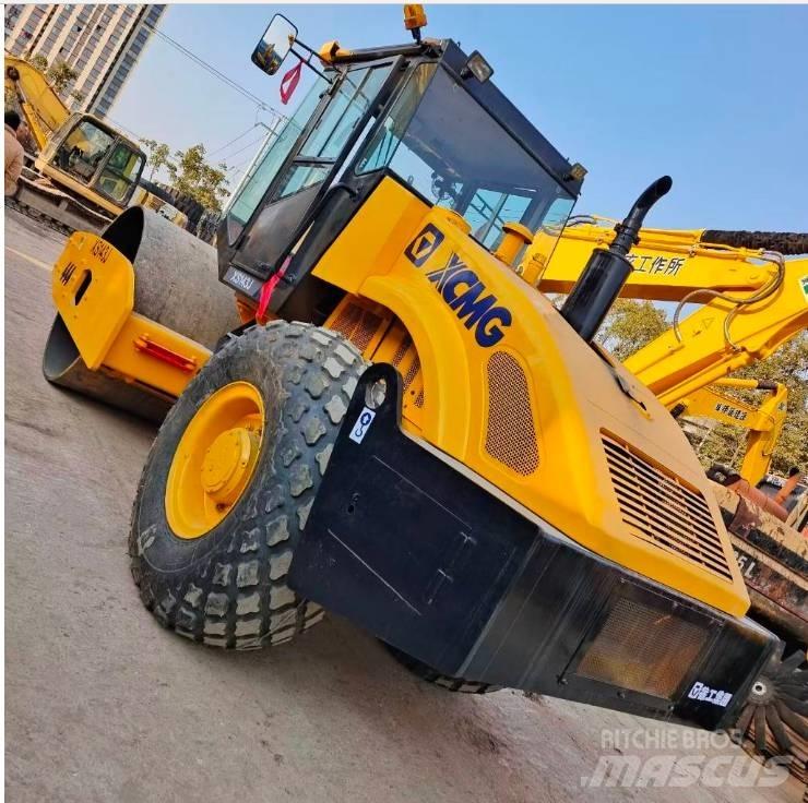 XCMG XS 142 J タンデムローラ