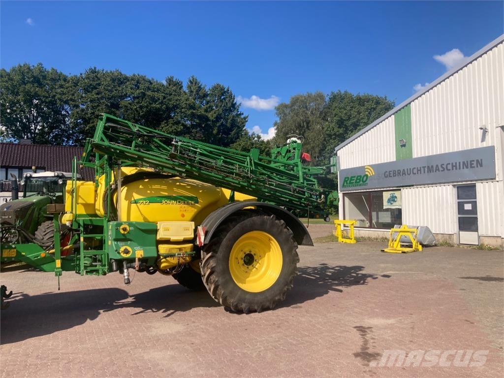 John Deere 732 牽引型スプレイヤー