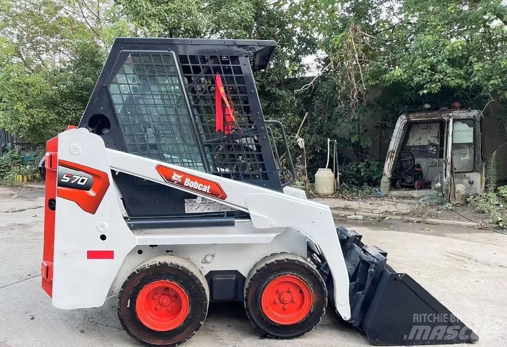 Bobcat S 70 スキッドステアローダー