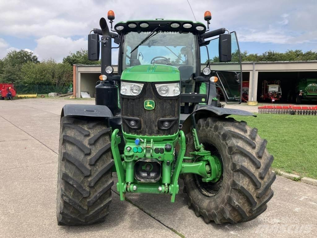 John Deere 6215R トラクター