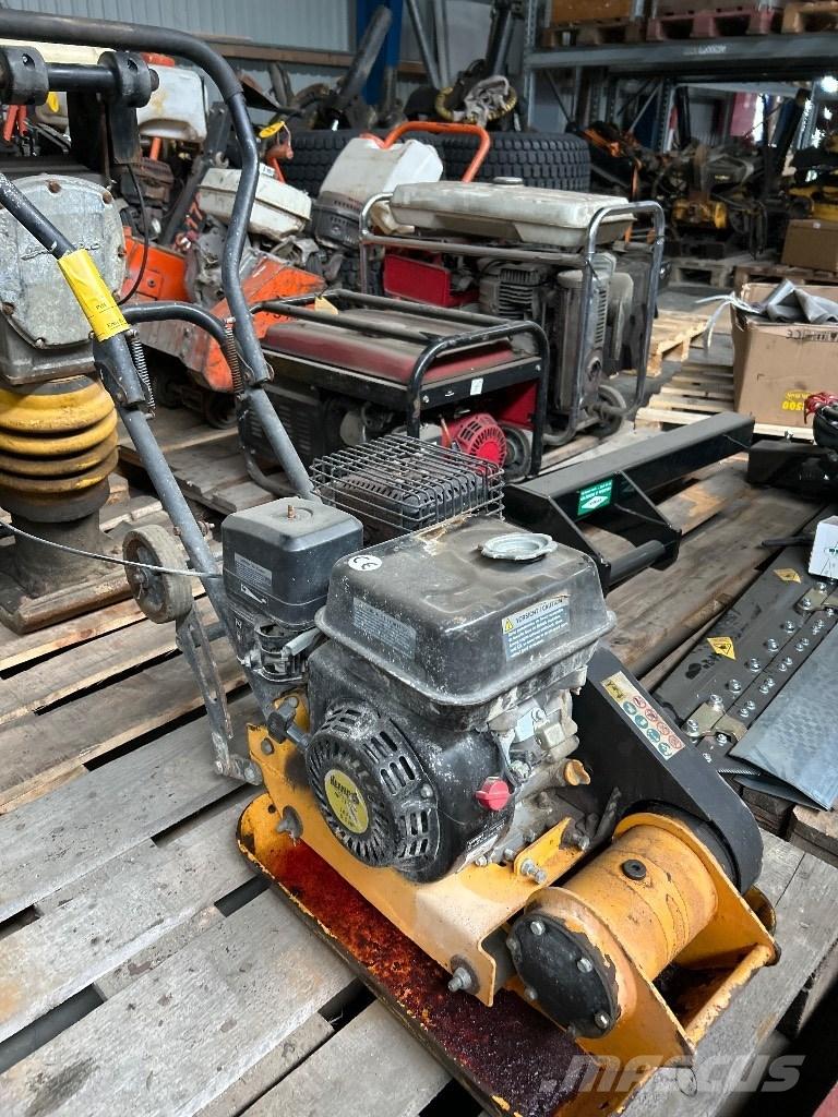 Herkules 30 kg プレートコンパクター