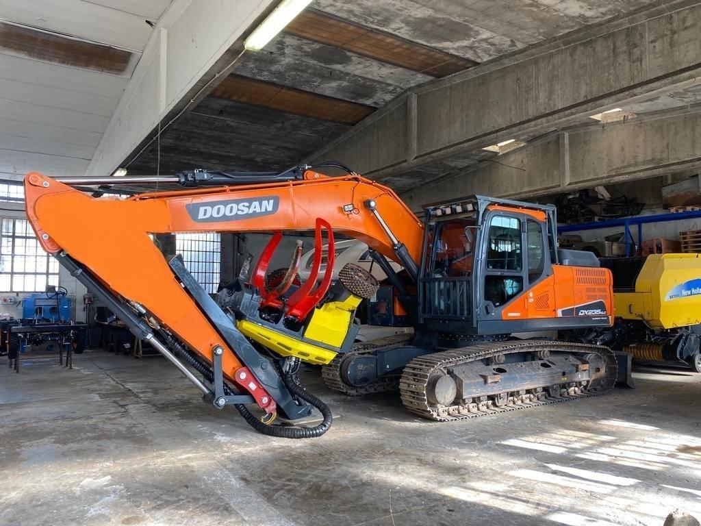 Doosan DX 235 NLC-5 大型油圧ショベル12t以上（パワーショベル・ユンボ）