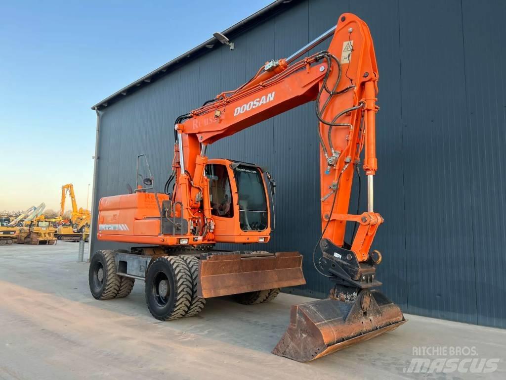 Doosan DX170W ホイール式油圧ショベル（パワーショベル・ユンボ・バックホー）