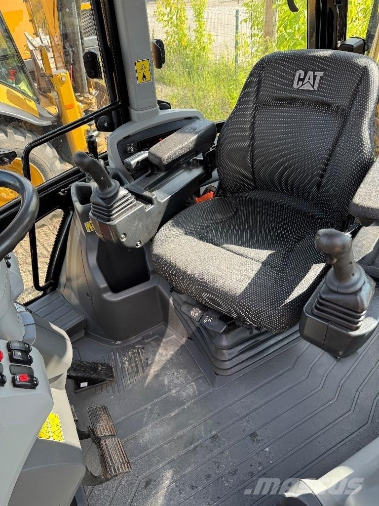 CAT 444 バックホーローダー