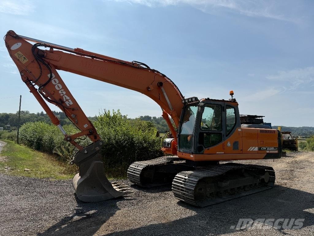 Doosan DX 225 LC 大型油圧ショベル12t以上（パワーショベル・ユンボ）