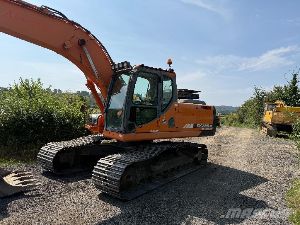 Doosan DX 225 LC 大型油圧ショベル12t以上（パワーショベル・ユンボ）